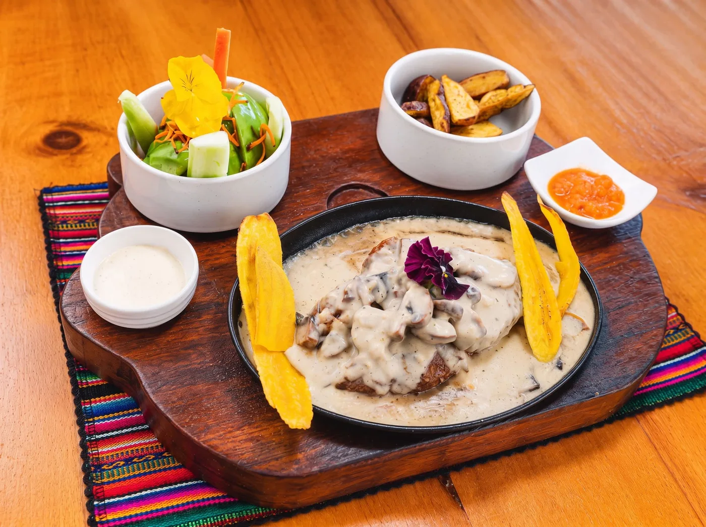 Alpaca en salsa de champiñones