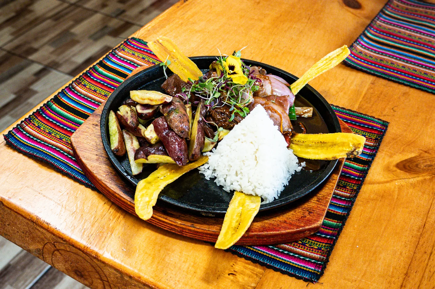 Lomo saltado de res