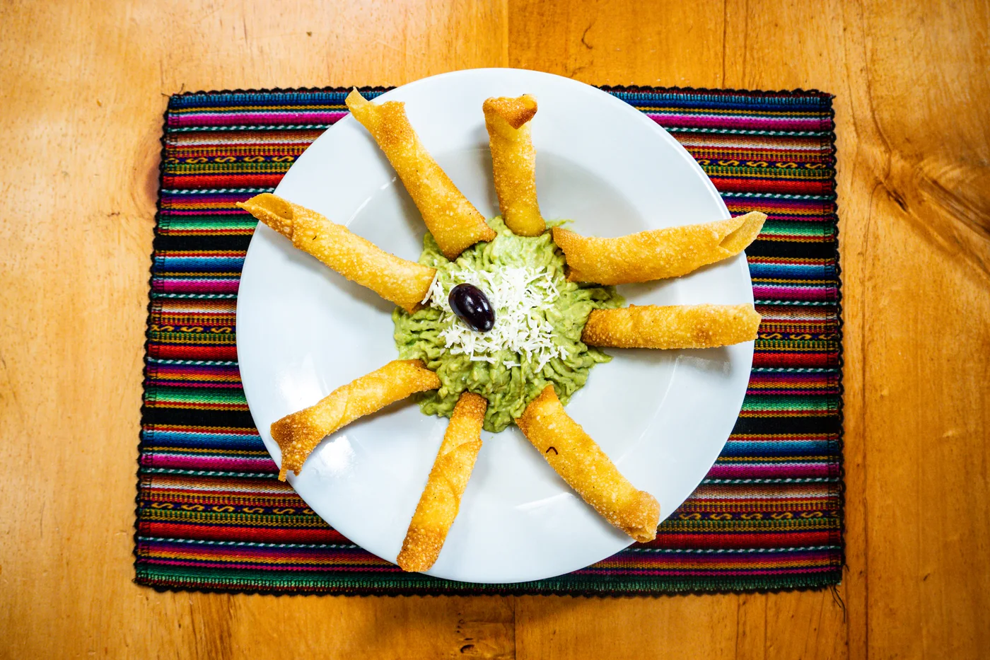 Tequeños con guacamole